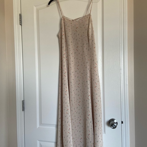 Maxi dress.  Open back. With bolero. Flower printed. Size 8 US. 100% viscoses - Picture 4 of 7